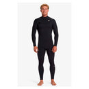 Surfista con el neopreno Billabong Revolution 4/3 negro, vista frontal