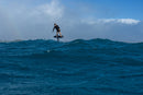 Finn Spencer navegando en foil en mar abierto en Maui con la Duotone Glide 3.0 D/LAB 2027