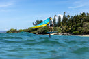 Jeffrey Spencer en wingfoil junto a la costa tropical de Maui con el ala Duotone Unit D/LAB