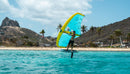 Tom Acherer haciendo wingfoil en una laguna tropical de Union Island con el ala Duotone Unit D/LAB