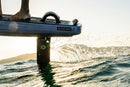 Jerome Cloetens en wingfoil al atardecer con el mástil de carbono Duotone SLS 2.0 QM 2027