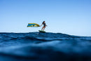 Mo Chauvin navegando en wingfoil en Guadalupe con el estabilizador Duotone Monobloc Tail H D/LAB 2027