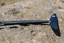 Estabilizador Duotone Monobloc Tail H D/LAB 2027 de 43 cm en carbono negro sobre la roca