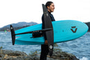 Nia Suardiaz en wingfoil en Hood River con el tail de carbono Duotone Monobloc Tail PX D/LAB