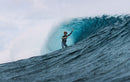 Rider dentro do tubo de uma onda com o kite Duotone Neo 2025
