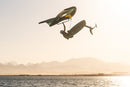 Tom Acherer en un truco aéreo de freestyle en wingfoil con el foil Duotone Pop D/LAB 2027 al atardecer