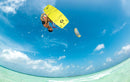 Rider che fa un salto di big air con il kite Duotone Rebel D/LAB 2025 su una laguna tropicale
