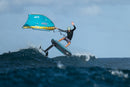 Rider haciendo freestyle con wing y la Duotone Sky Style SLS 2027 en el mar