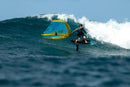 Rider surfeando una ola con wing y la Duotone Skybrid SLS 2027