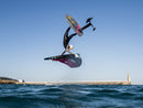 Rider invertido no ar com a Duotone Unit 2025 em Tarifa
