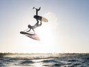 Salto em contraluz com a Duotone Unit 2025 em Tarifa