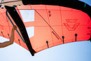Detalle del paño rojo y las ventanas del Duotone Unit 2027 de 3 m en Egipto