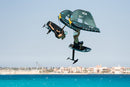 Dos riders en el aire con los Duotone Unit SLS 2027 sobre aguas turquesas