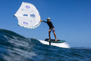 Rider surfeando una ola con el Duotone Unit SLS Concept Blue 2027 en Guadalupe