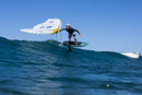 Rider en una ola abierta con el Duotone Unit SLS Concept Blue 2027