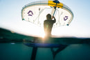 Rider con el Duotone Unit SLS Concept Blue 2027 a contraluz al atardecer visto desde el agua