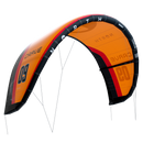 Cometa North Carve 2026 en color Orange, vista lateral con las bridas y los sables